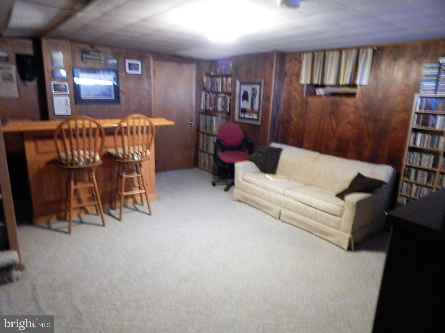 862 Medway Road Philadelphia, PA 19115 - Photo 16 of 25 Family Room