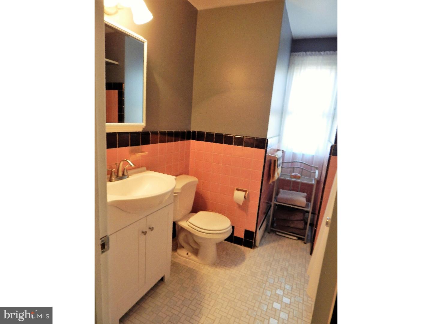 862 Medway Road Philadelphia, PA 19115 - Photo 19 of 25 Bathroom