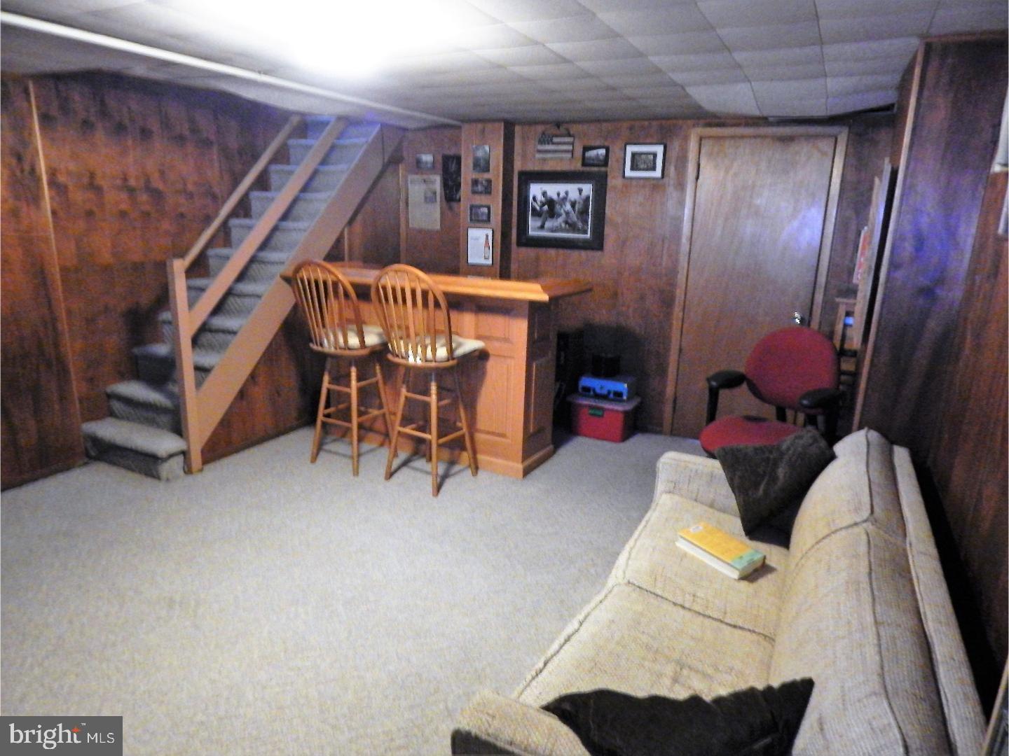 862 Medway Road Philadelphia, PA 19115 - Photo 3 of 25 Family Room