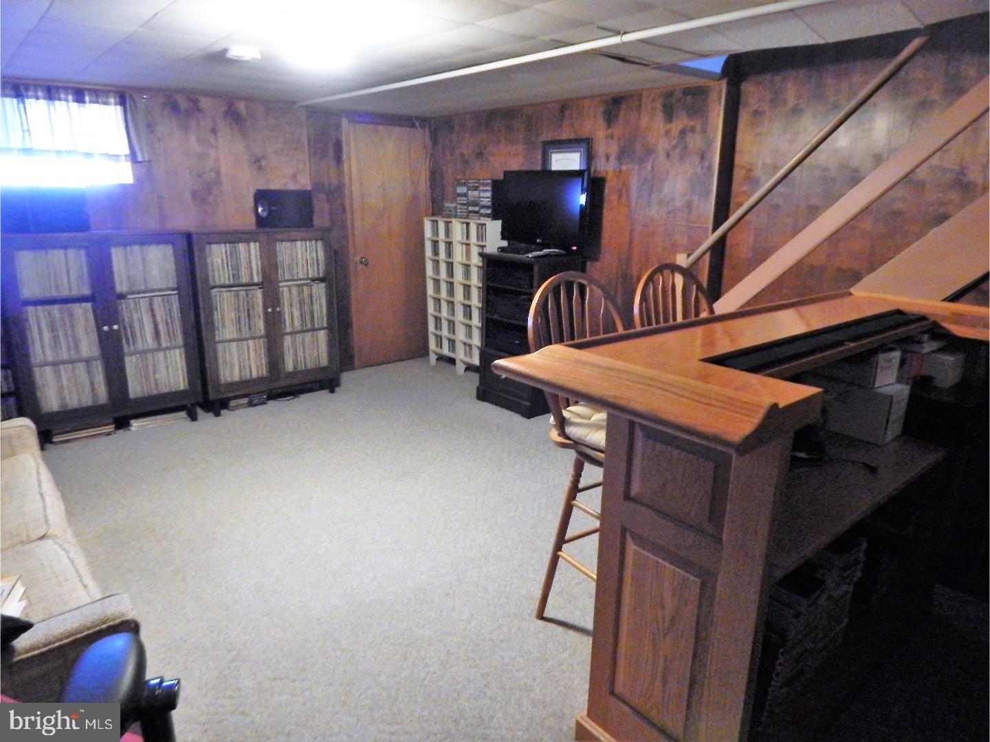 862 Medway Road Philadelphia, PA 19115 - Photo 4 of 25 Family Room