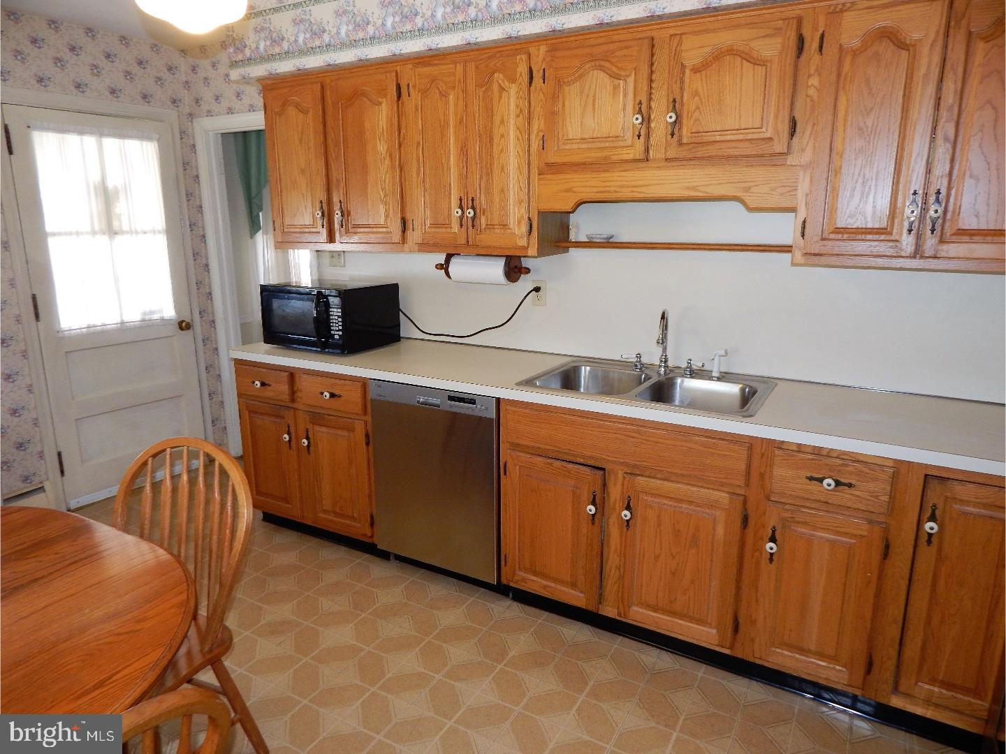 862 Medway Road Philadelphia, PA 19115 - Photo 9 of 25 Kitchen