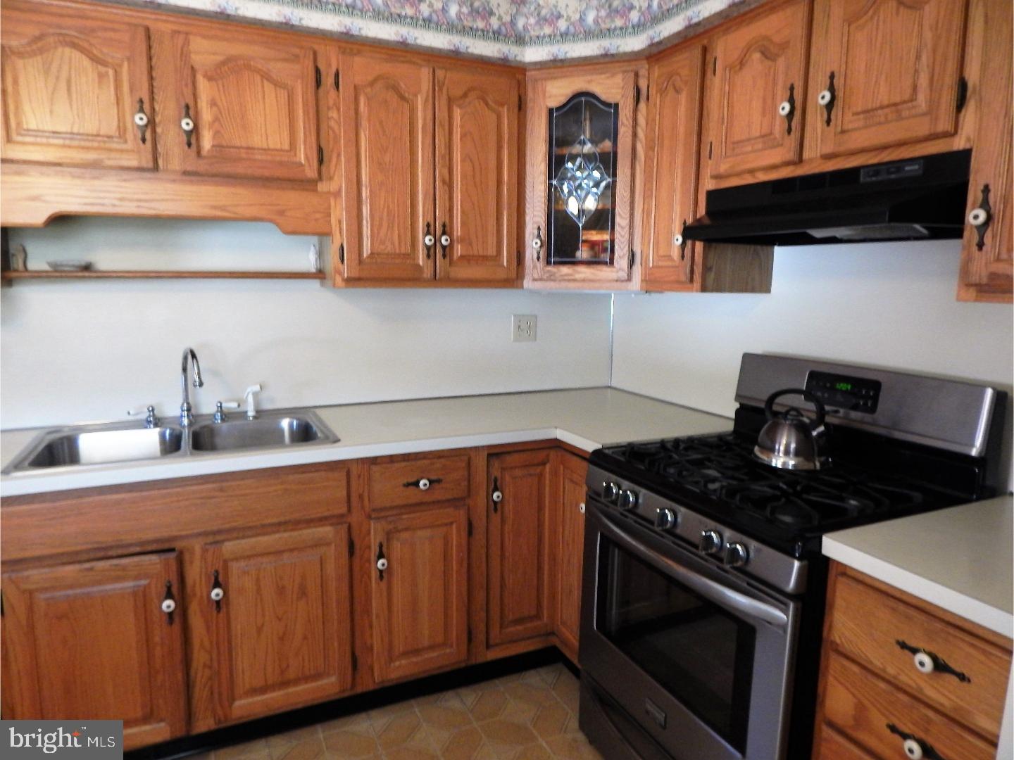 862 Medway Road Philadelphia, PA 19115 - Photo 10 of 25 Kitchen