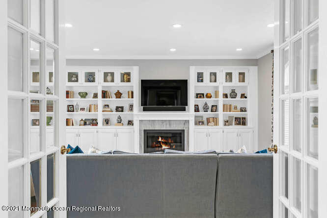 26 Ely Road Holmdel, NJ 07733 - Photo 14 of 80 Family Room