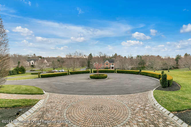 26 Ely Road Holmdel, NJ 07733 - Photo 4 of 80 Circular Drive