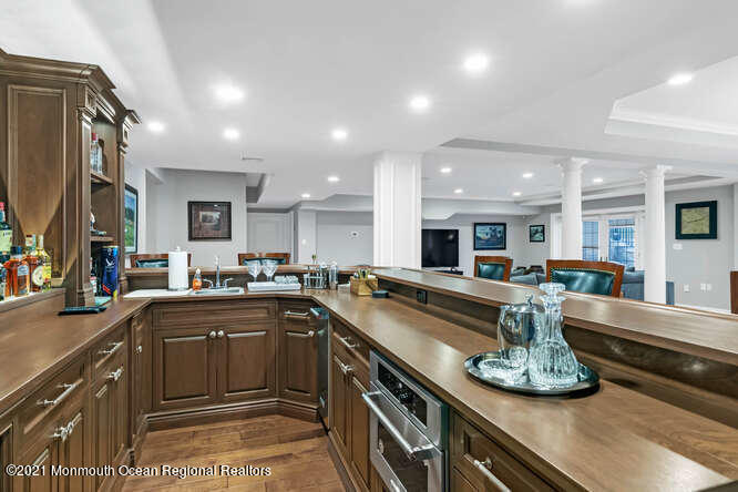 26 Ely Road Holmdel, NJ 07733 - Photo 61 of 80 Custom 6 seater bar