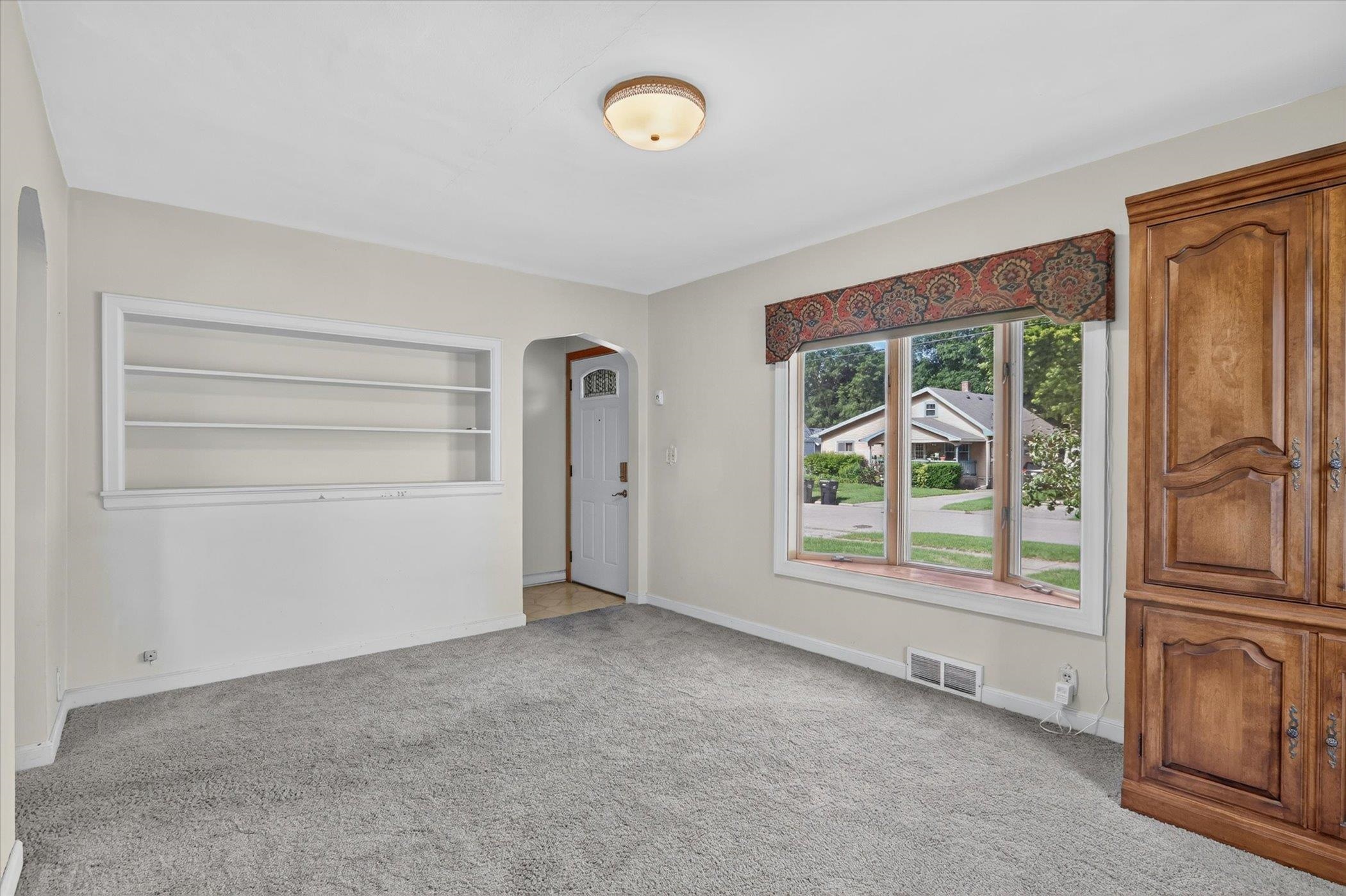 1129 Johnson Street Beloit, WI 53511 - Photo 15 of 35