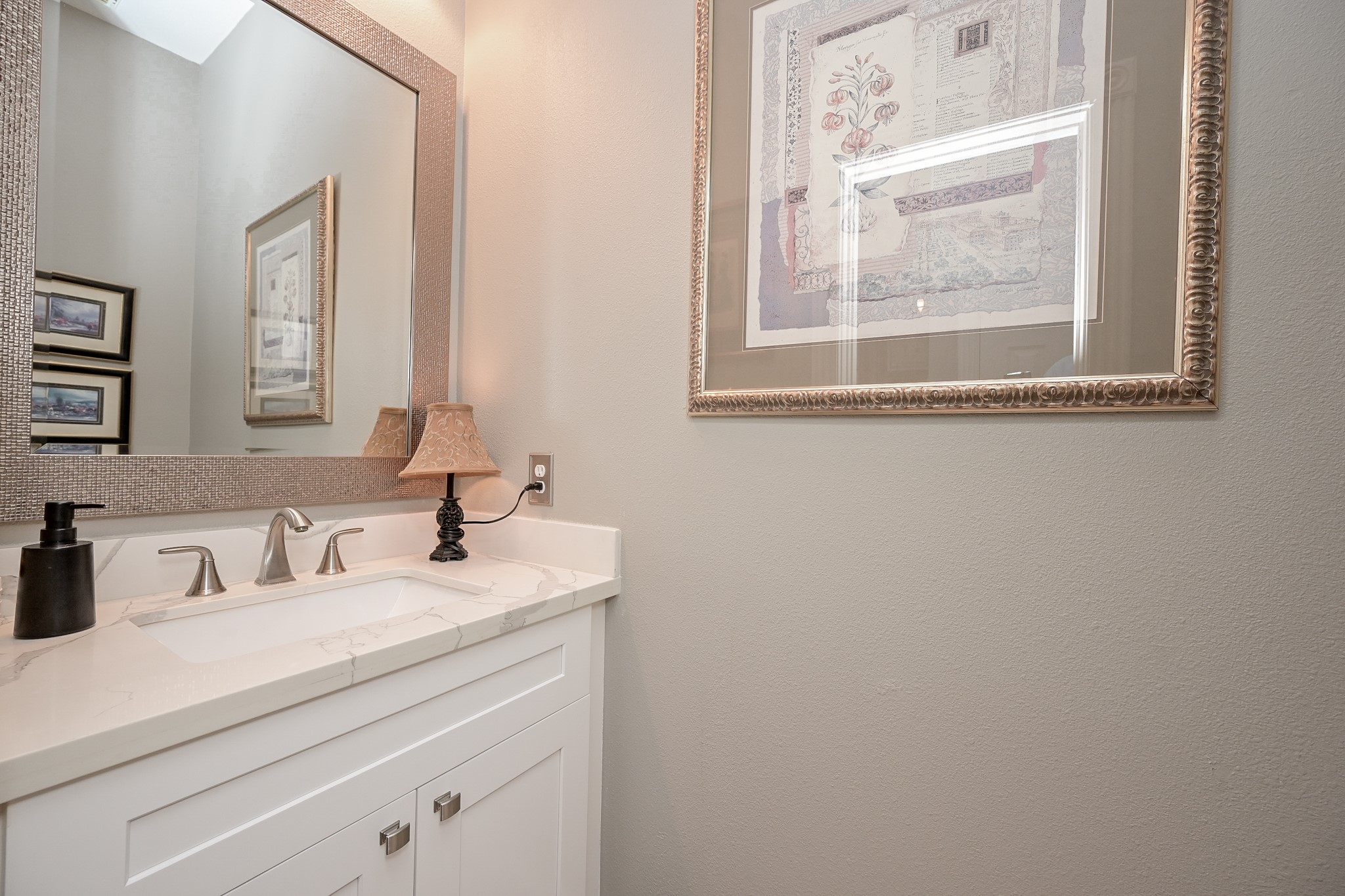 2301 Steel Street Houston, TX 77098 - Photo 22 of 34 Powder room