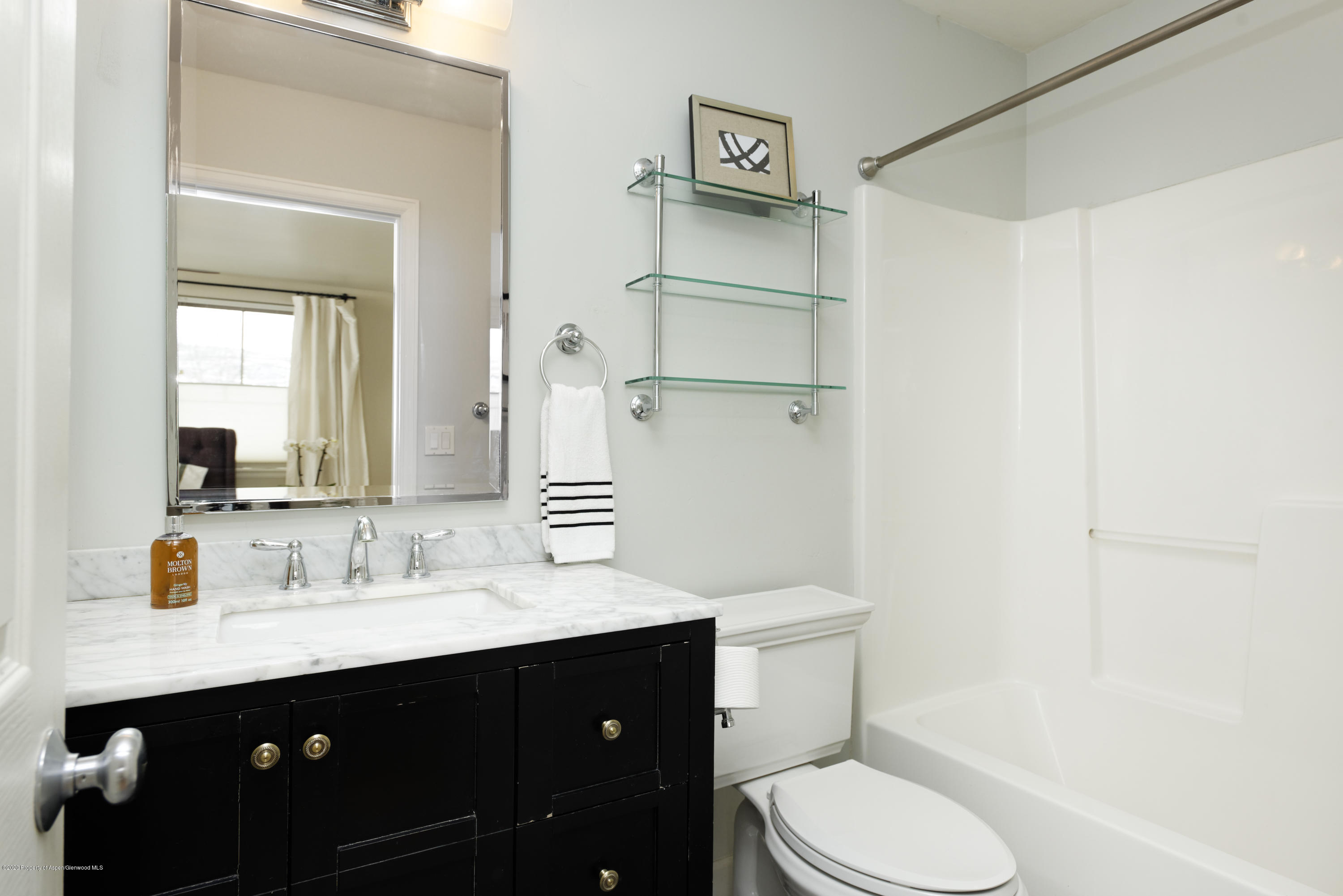 718 Lakeside Drive Basalt, CO 81621 - Photo 8 of 10 Guest Bath