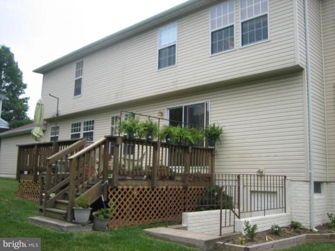 12562 Rock Ridge Road Herndon, VA 20170 - Photo 3 of 20 Deck