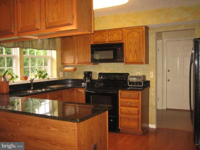 12562 Rock Ridge Road Herndon, VA 20170 - Photo 10 of 20 Kitchen