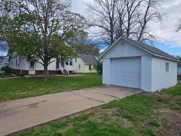 $184,900 | 602 Northeast 2nd Street, Aledo, IL 61231