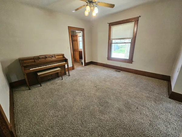 $184,900 | 602 Northeast 2nd Street, Aledo, IL 61231