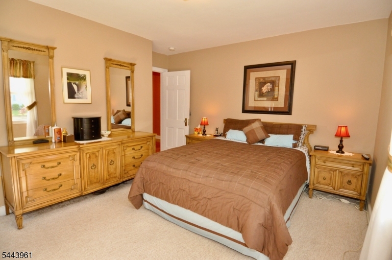 44 Winchester Road Livingston, NJ 07039 - Photo 8 of 18