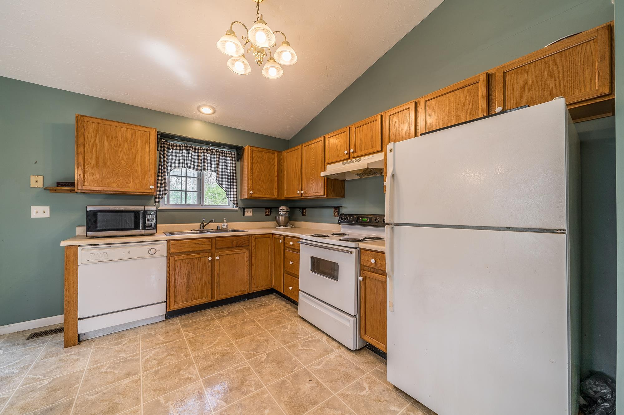 10486 Remy Lane Florence, KY 41042 - Photo 7 of 17 Gallery Image 7