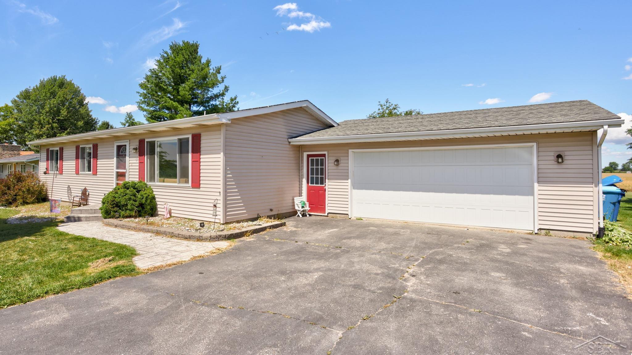 554 West North Union Road Auburn, MI 48611 - Photo 4 of 33 50086858-3.JPG