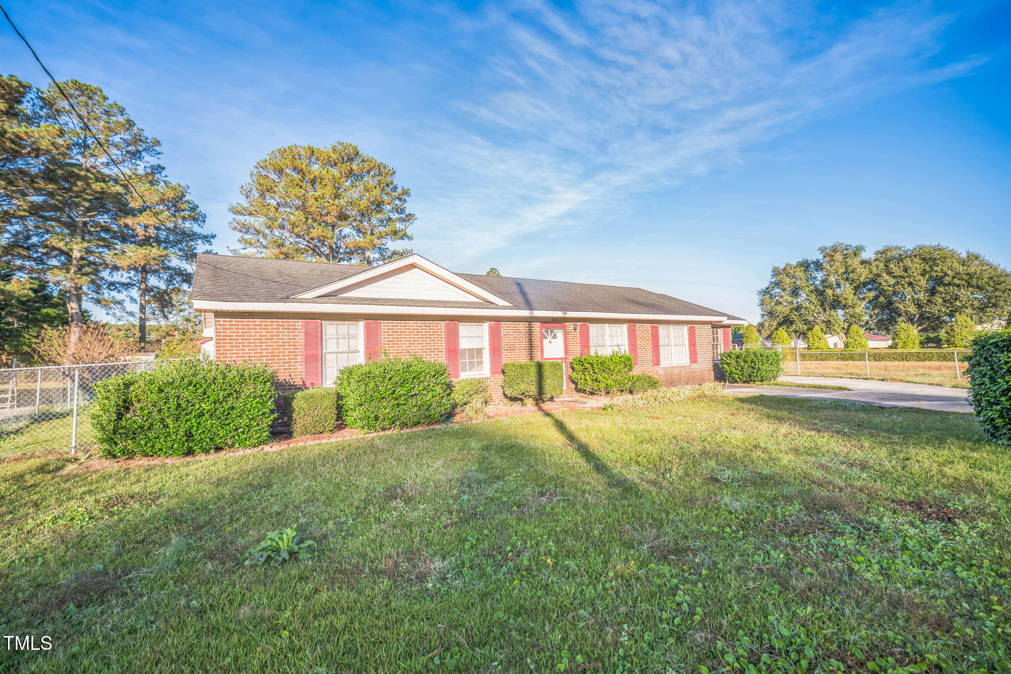 714 Girl Scout Road Kinston, NC 28501 - Photo 3 of 33 DSC_3790