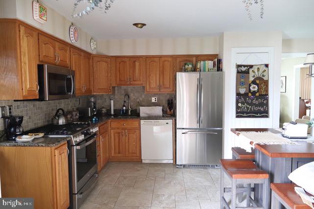 24 Edinburgh Road Blackwood, NJ 08012 - Photo 16 of 35