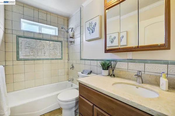 $850,000 | 2635 East 10th Street, Oakland, CA 94601