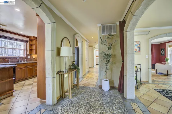 $850,000 | 2635 East 10th Street, Oakland, CA 94601