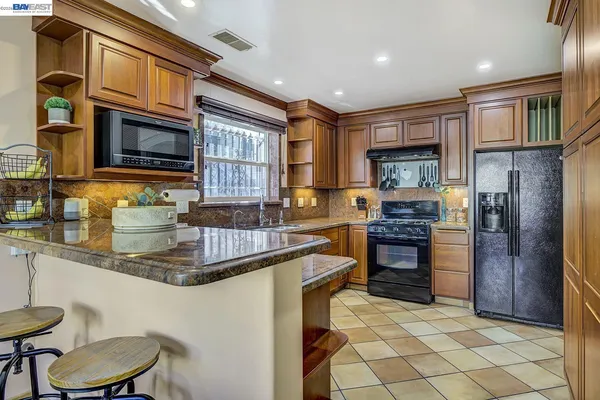 $850,000 | 2635 East 10th Street, Oakland, CA 94601