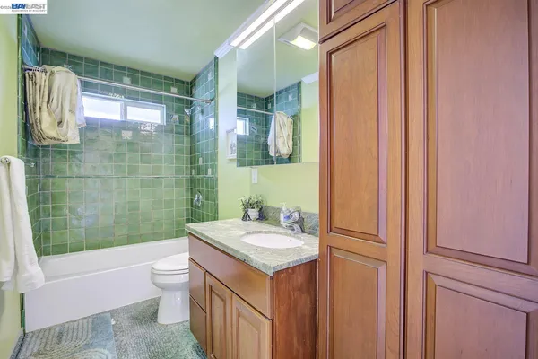 $850,000 | 2635 East 10th Street, Oakland, CA 94601