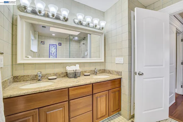 $850,000 | 2635 East 10th Street, Oakland, CA 94601