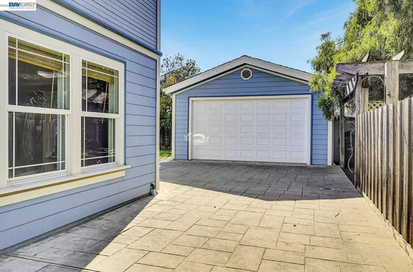 $850,000 | 2635 East 10th Street, Oakland, CA 94601