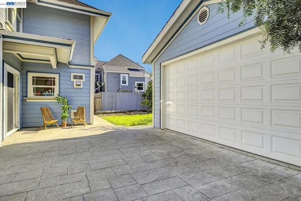 $850,000 | 2635 East 10th Street, Oakland, CA 94601