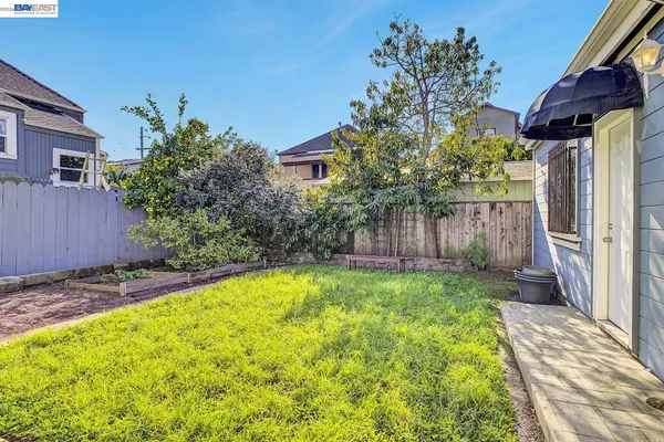 $850,000 | 2635 East 10th Street, Oakland, CA 94601