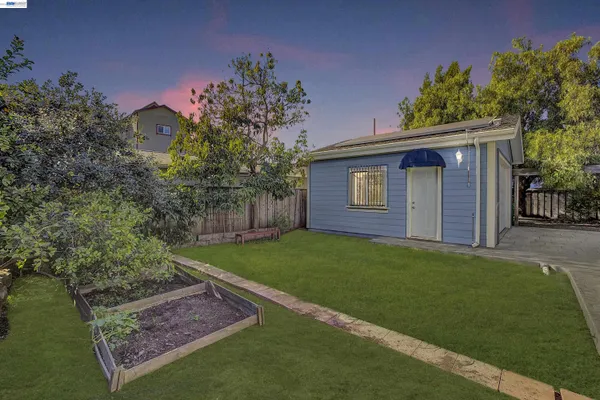 $850,000 | 2635 East 10th Street, Oakland, CA 94601