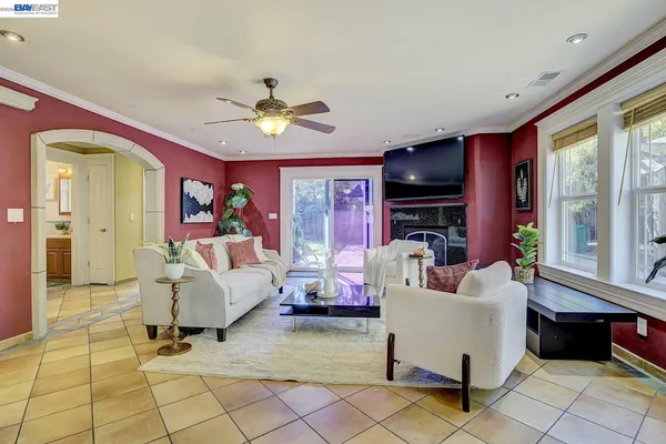 $850,000 | 2635 East 10th Street, Oakland, CA 94601