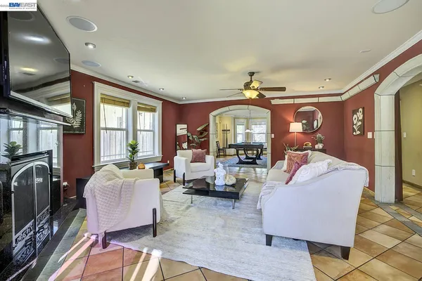 $850,000 | 2635 East 10th Street, Oakland, CA 94601