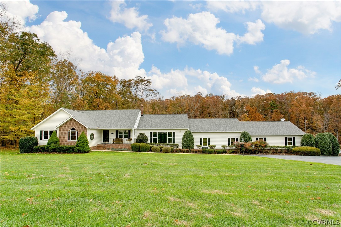 1835 Stonehenge Farm Road Midlothian, VA 23113 - Photo 8 of 45 Gallery Image 8