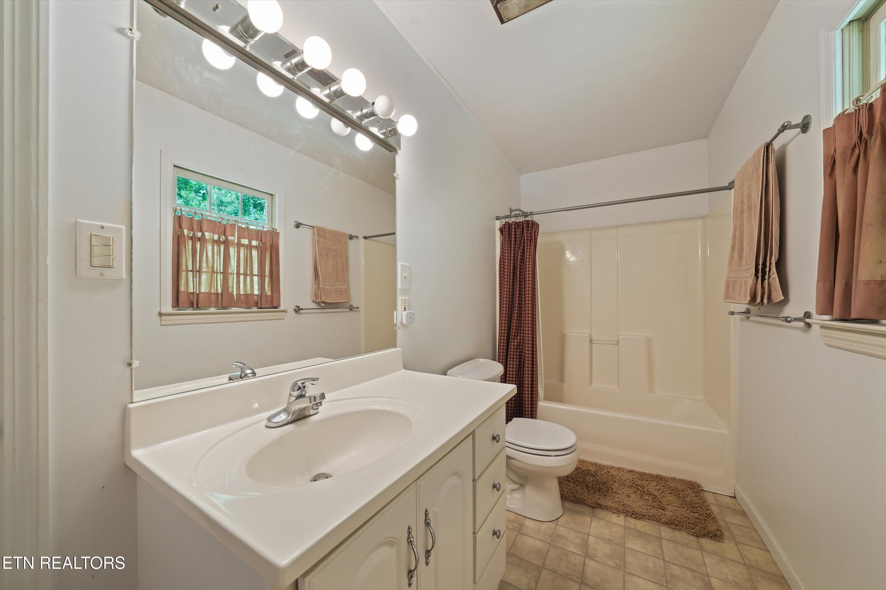 745 Blockhouse Valley Road Clinton, TN 37716 - Photo 40 of 58 45-745 Blockhouse Valley Rd34