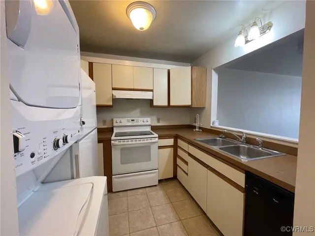 $155,000 | 103 Lake Powell Road, Unit E, Williamsburg, VA 23185