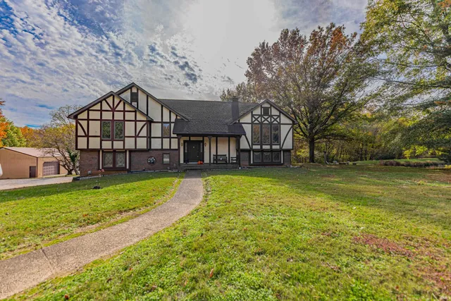 $575,000 | 8225 Nation Road, Mount Vernon, IN 47620