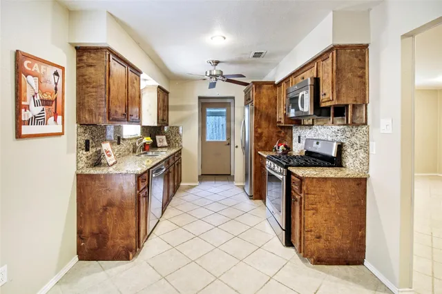 $2,000 | 1915 East Allegro Street, Houston, TX 77080