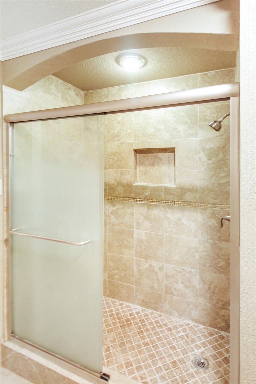 1915 East Allegro Street Houston, TX 77080 - Photo 8 of 13 a bathroom with a shower