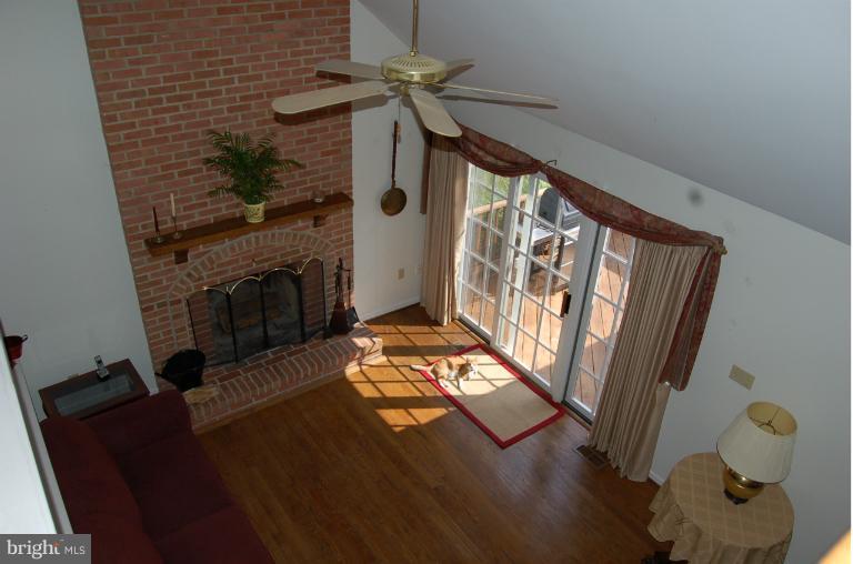 4605 Newington Road Jefferson, MD 21755 - Photo 8 of 20 Living Room