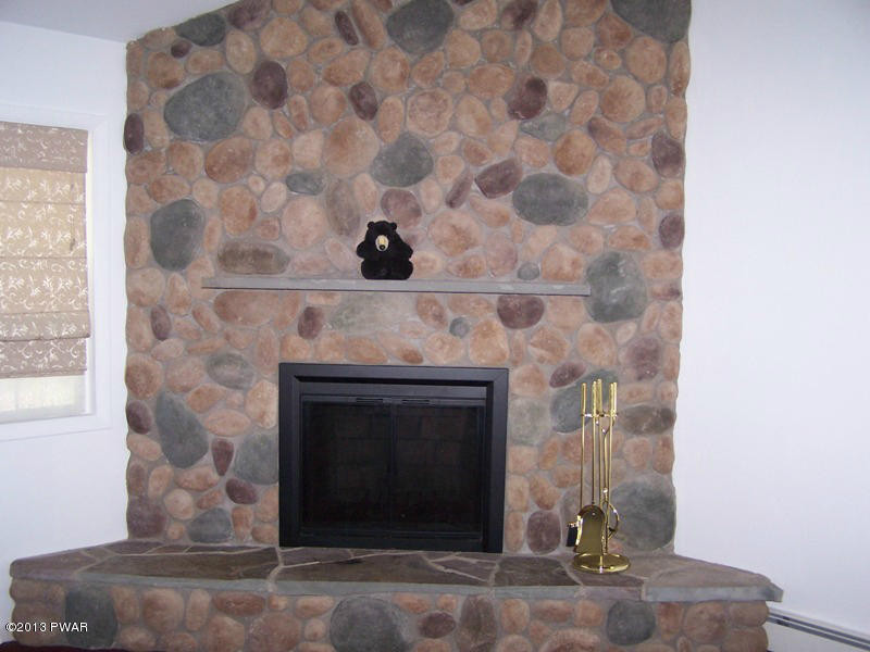 115 Lk Vw Road Greentown, PA 18426 - Photo 6 of 9
