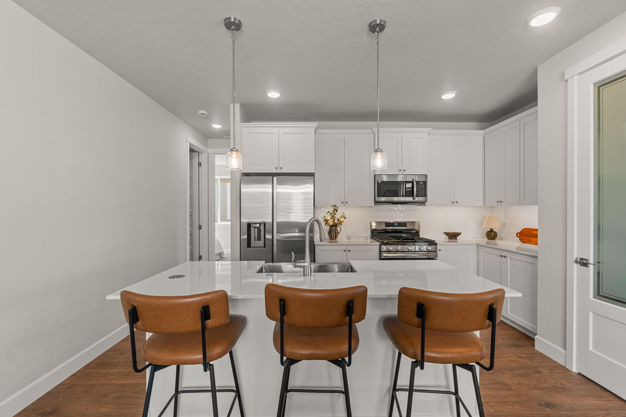 2871 Northeast Wells Acres Road, Unit 14 Bend, OR 97701 - Photo 8 of 26 Pendant lighting