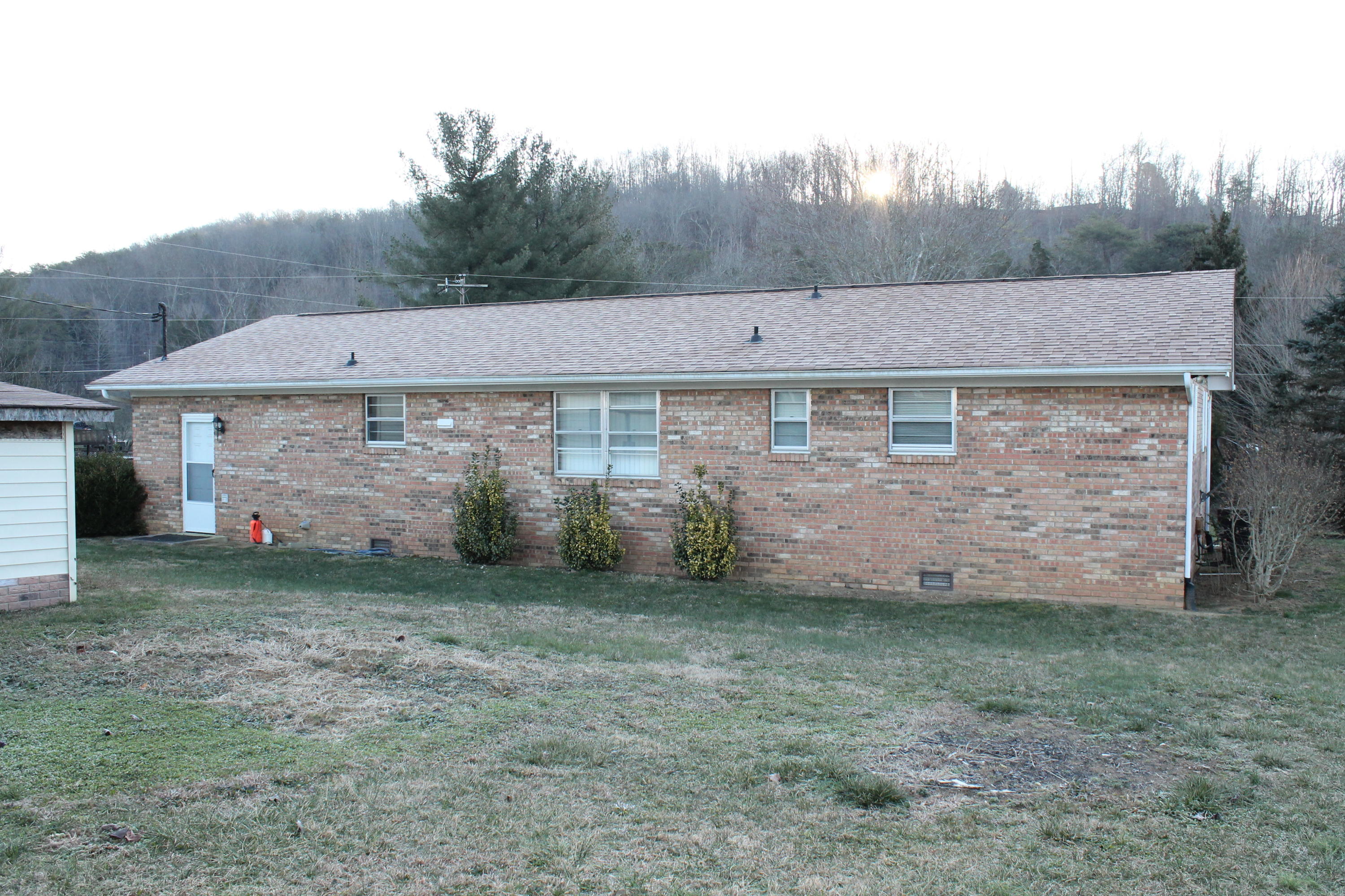 215 Valley Road Maynardville, TN 37807 - Photo 2 of 17 Back