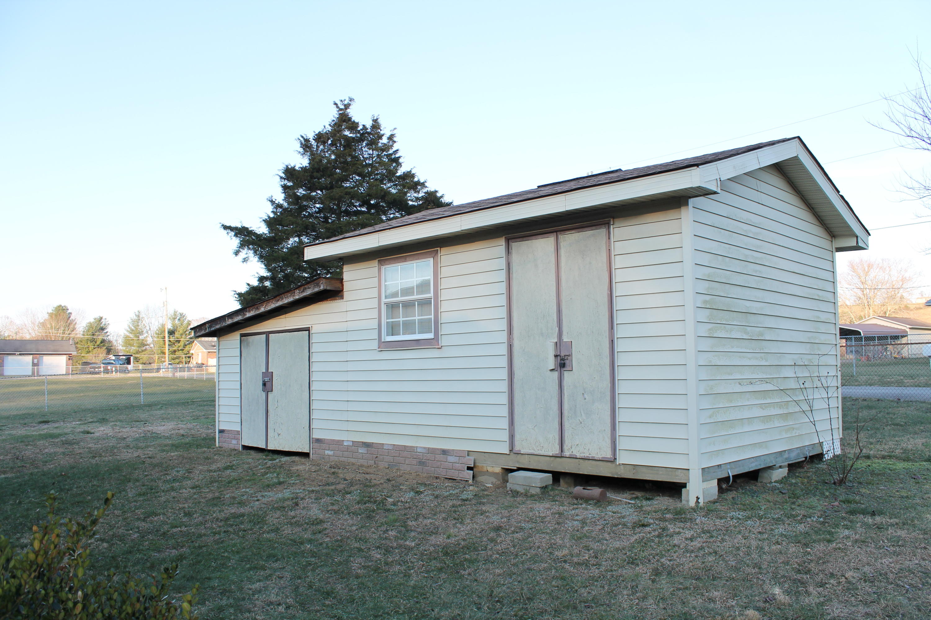 215 Valley Road Maynardville, TN 37807 - Photo 3 of 17 Storage Bldg