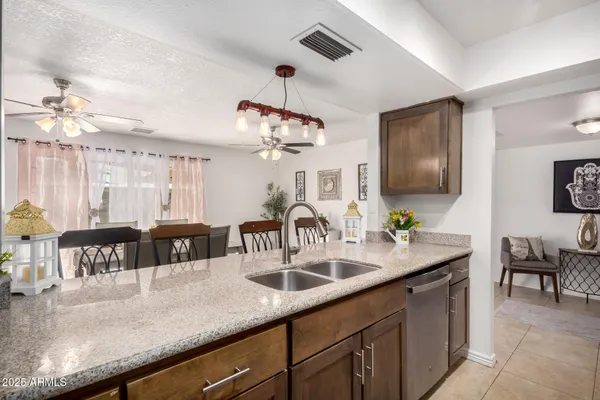 $389,900 | 15022 North 35th Avenue, Phoenix, AZ 85053