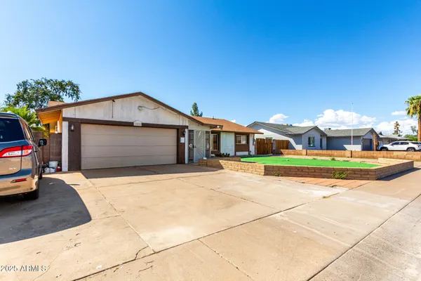 $389,900 | 15022 North 35th Avenue, Phoenix, AZ 85053