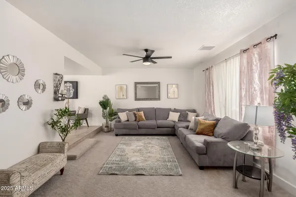 $389,900 | 15022 North 35th Avenue, Phoenix, AZ 85053