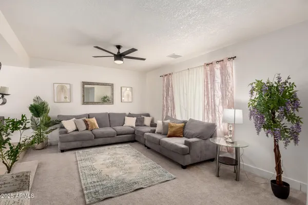 $389,900 | 15022 North 35th Avenue, Phoenix, AZ 85053