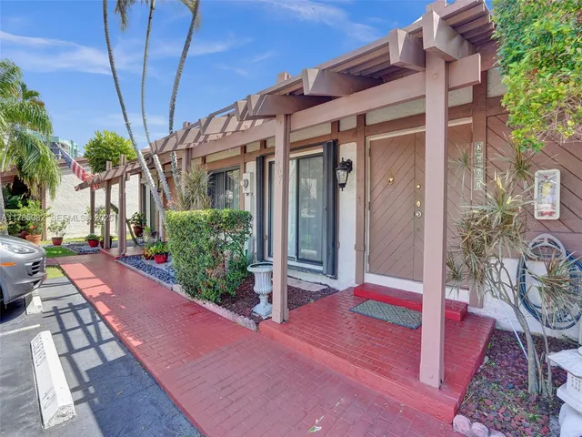 $699,000 | 2667 Parkview Drive South, Hallandale Beach, FL 33009