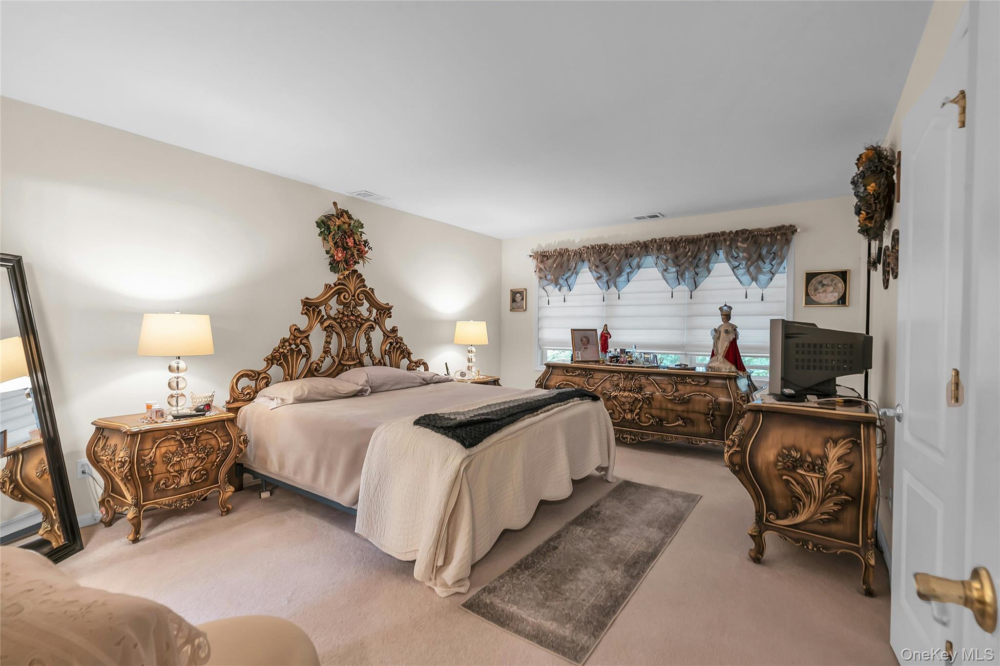 176 Merrick Road, Unit 10 Amityville, NY 11701 - Photo 27 of 31 Gallery Image 27