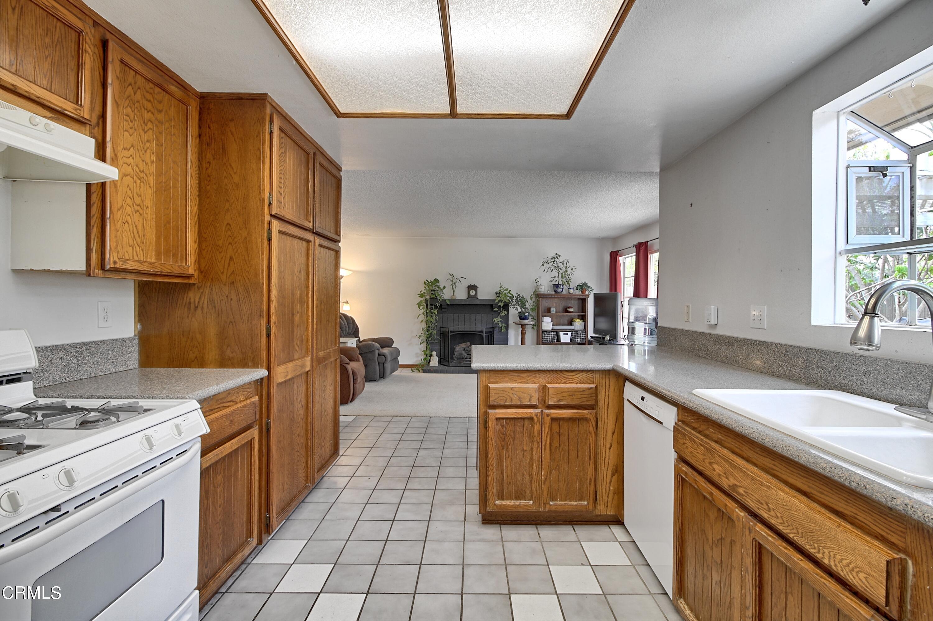 1111 Rivas Lane Oxnard, CA 93035 - Photo 12 of 28 044 - 2022-06-12T100311.618